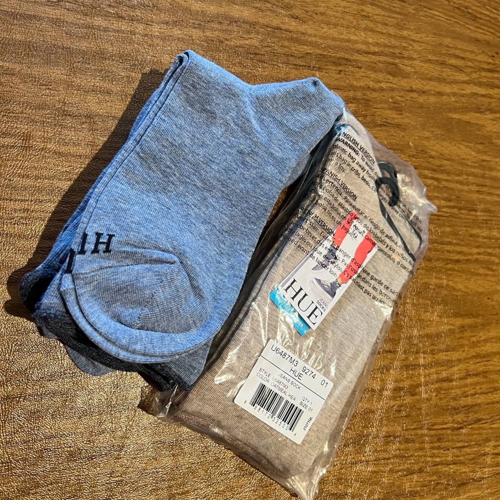 6 pairs of socks